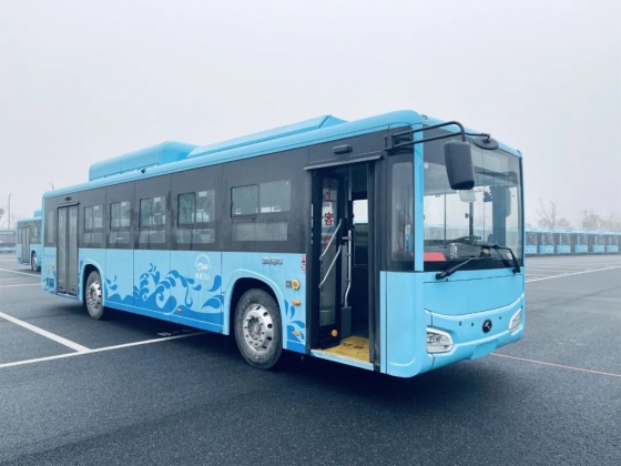 20 новых энергетических автобусов King Long из углеродного волокна начали работу в провинции Чжэцзян

