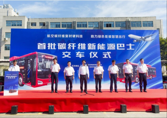 Новые энергетические автобусы King Long из углеродного волокна начали работу в Цзясине

