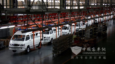 Новые легкие автобусы Xiamen Kinglong экспортируются партиями впервые